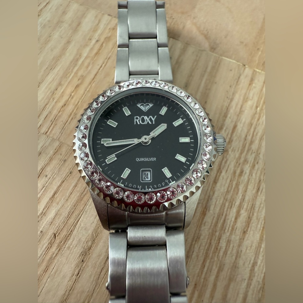 Roxy ladies black dial stainless steel sporty watch NEW BATTERY